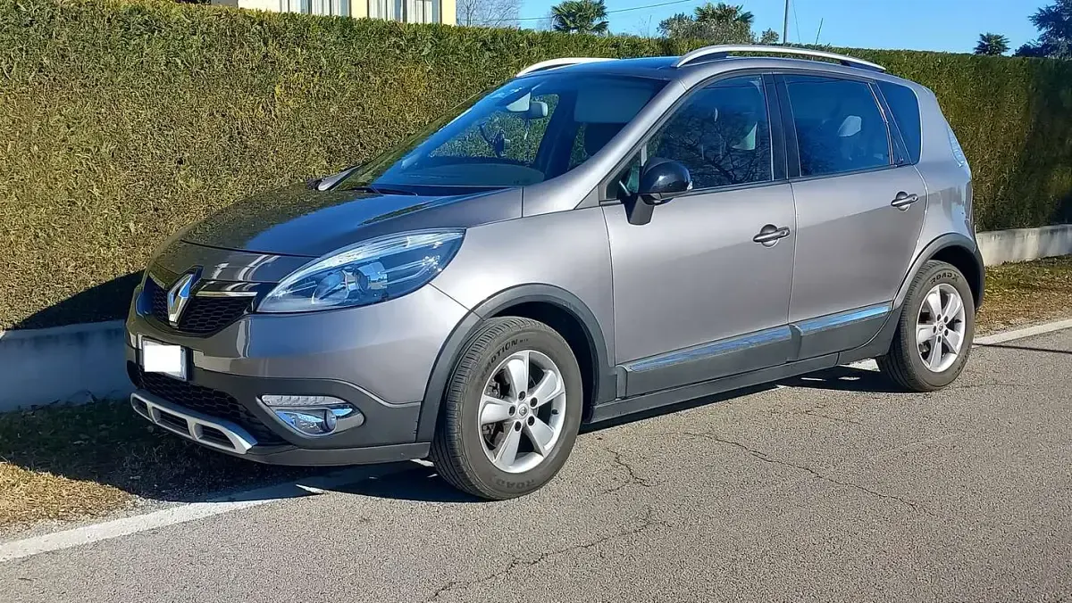 Usata Renault Scenic E-Tech 131 CV (96 kW) 2014 Argento Monovolume