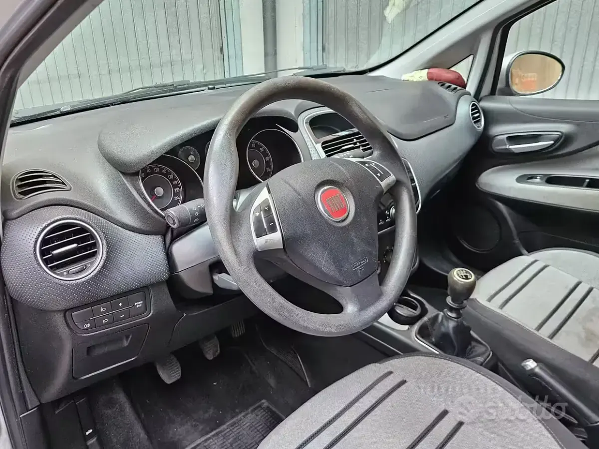 Usata Fiat Grande Punto 65 CV (47 kW) 2010 Grigio Utilitaria