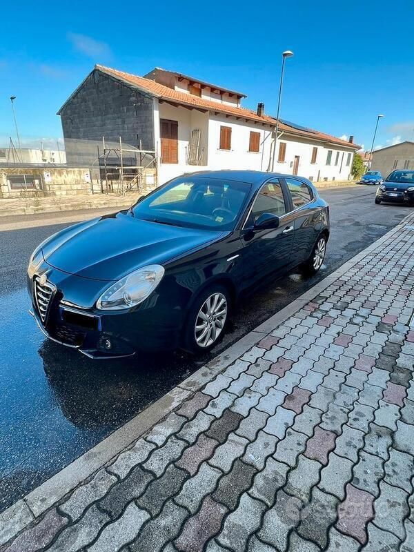 Nero Usata 2013 Alfa Romeo Giulietta Due volumi | 8000 € (Cara) - Immagine 1/4
