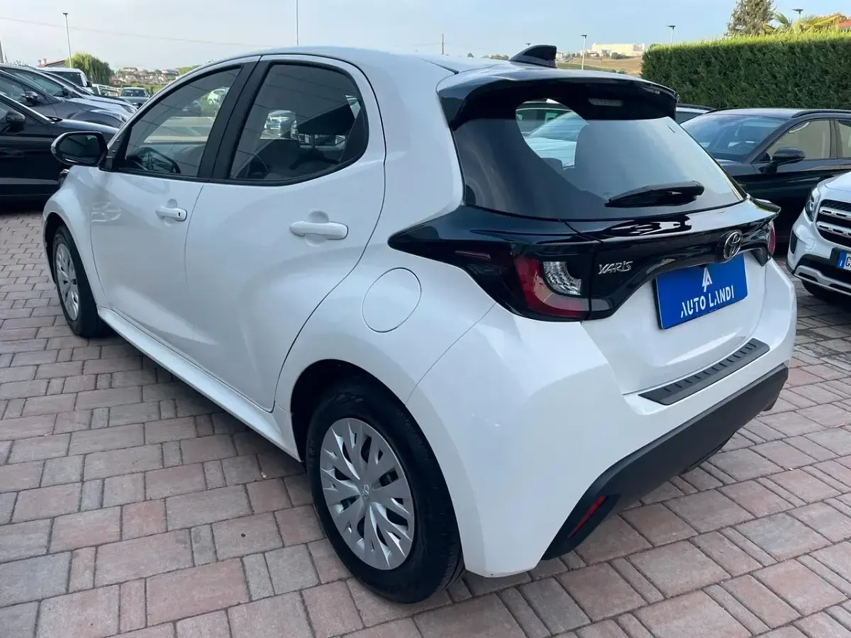 Nuova Toyota Yaris Hybrid Trend 92 CV (67 kW) 2026 Bianco Berlina