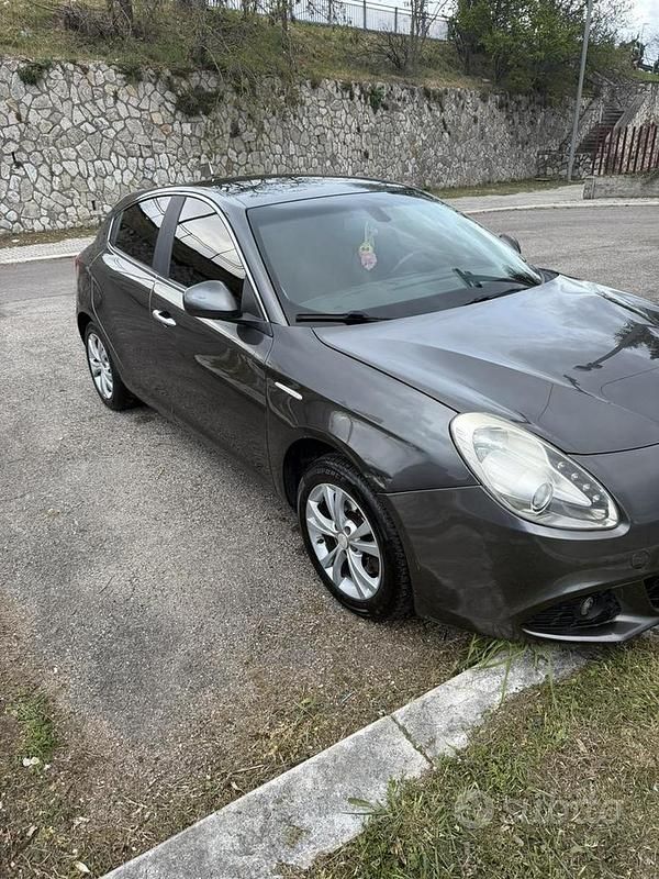 Usata Alfa Romeo Giulietta Progression 140 CV (102 kW) 2012 Grigio Utilitaria