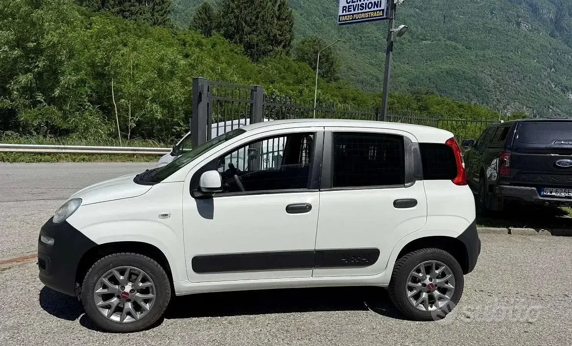 Usata Fiat Panda 4x4 Pop 85 CV (62 kW) 2019 Bianco Utilitaria