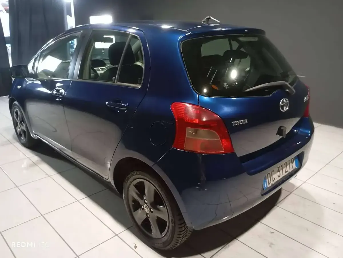 Usata Toyota Yaris Sol 69 CV (50 kW) 2006 Blu/azzurro Berlina