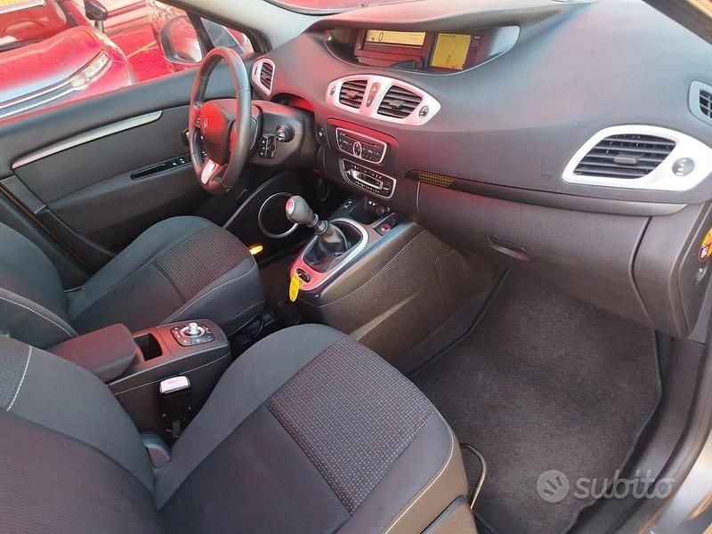 Usata Renault Scénic III Luxe 110 CV (80 kW) 2010 Grigio Monovolume