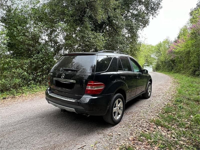 Begagnad Mercedes ML350 Chrome 272 HK (200 kW) 2005 Svart SUV