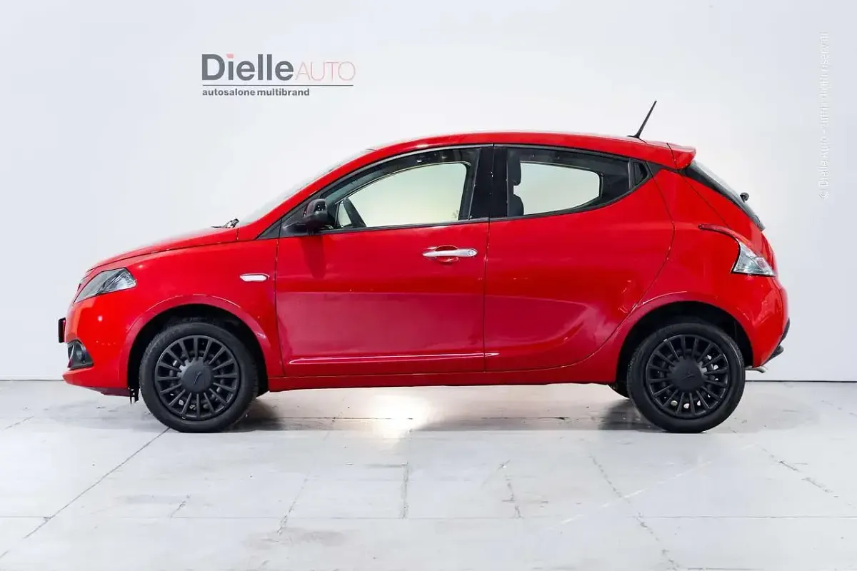 Usata Lancia Ypsilon Silver 95 CV (69 kW) 2023 Rosso Utilitaria