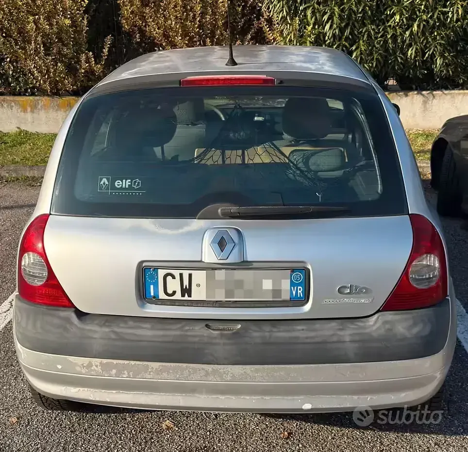 Usata Renault Clio II 58 CV (42 kW) 2005 Grigio Berlina
