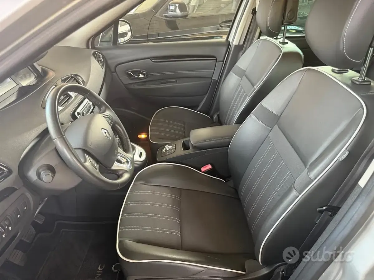 Usata Renault Scénic III 110 CV (80 kW) 2013 Grigio Monovolume