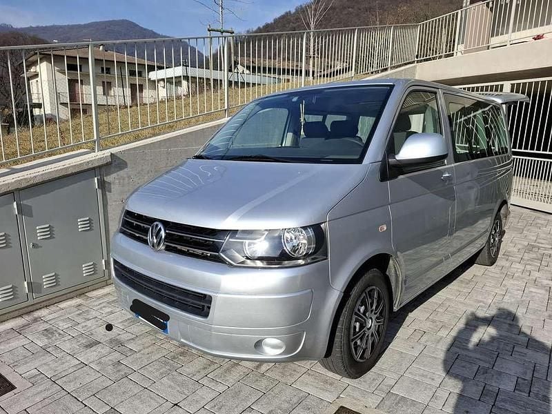 Usata VW Caravelle 140 CV (102 kW) 2011 Argento Furgone