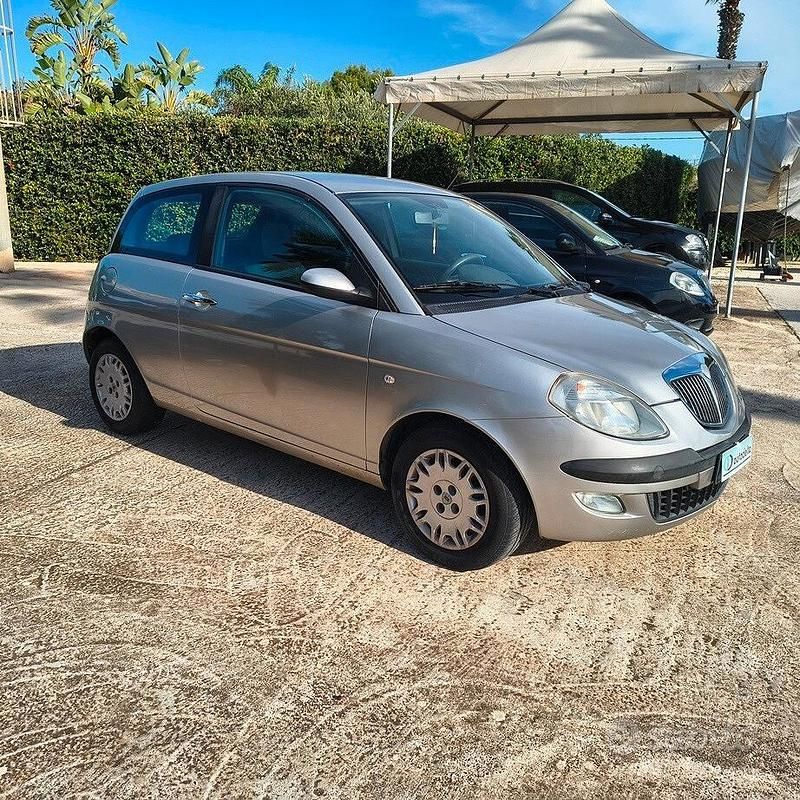 Usata Lancia Ypsilon 60 CV (44 kW) 2005 Grigio Utilitaria