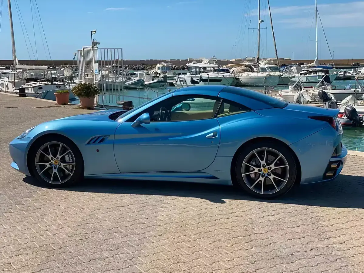 Usata Ferrari California 490 CV (360 kW) 2012 Bluazzurro Cabrio