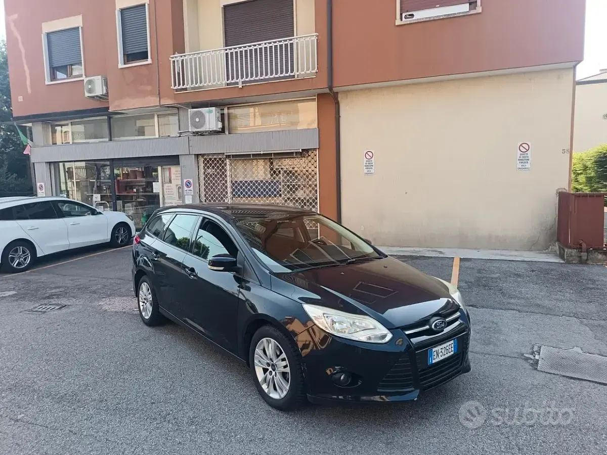 Usata Ford Focus 115 CV (84 kW) 2012 Nero Station wagon