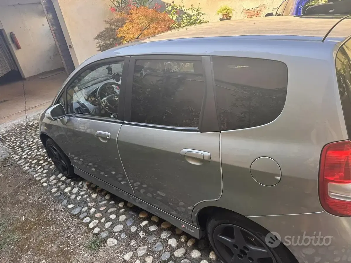 Usata Honda Jazz 83 CV (61 kW) 2004 Grigio Utilitaria
