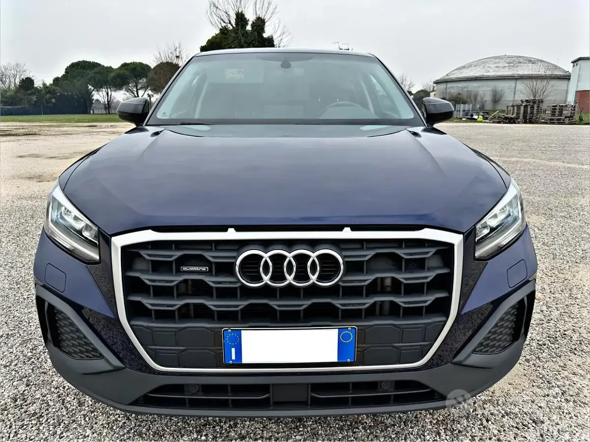 Usata Audi Q2 Black Edition 150 CV (110 kW) 2022 Bluazzurro SUV