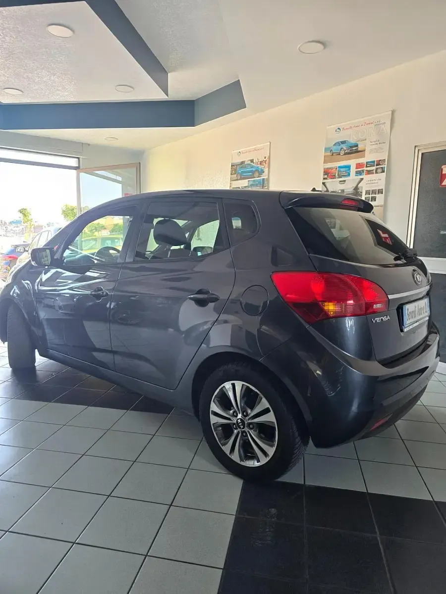 Usata Kia Venga 89 CV (65 kW) 2016 Grigio Utilitaria