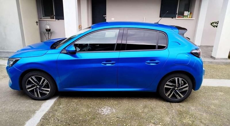 Usata Peugeot 208 Allure 101 CV (74 kW) 2021 Utilitaria