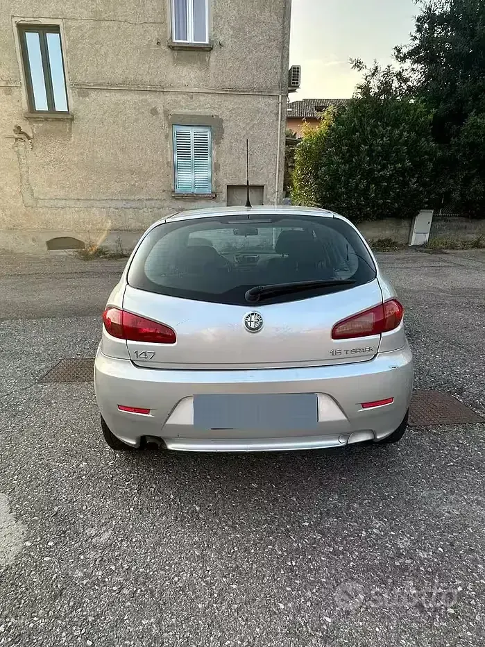 Usata Alfa Romeo 147 105 CV (77 kW) 2007 Grigio Utilitaria