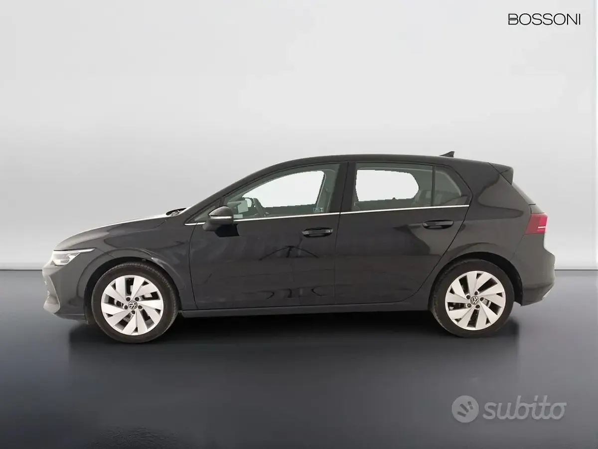 Usata VW Golf VIII Life 115 CV (84 kW) 2025 Grigio Berlina