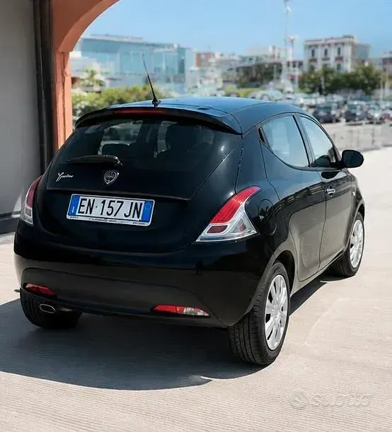 Usata Lancia Ypsilon 95 CV (69 kW) 2012 Nero Utilitaria