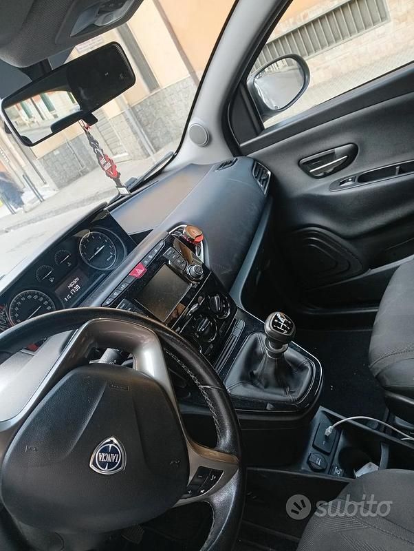 Usata Lancia Ypsilon Silver 69 CV (50 kW) 2020 Grigio Utilitaria