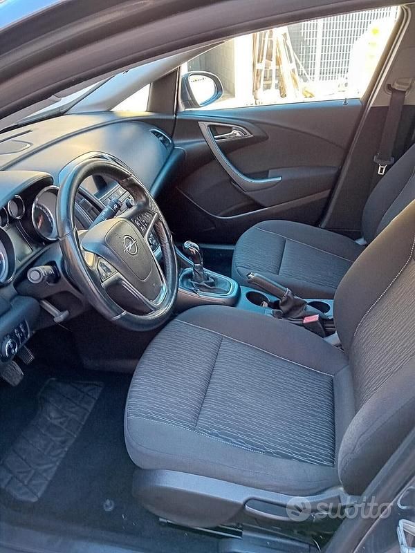 Usata Opel Astra 140 CV (102 kW) 2013 Grigio Berlina