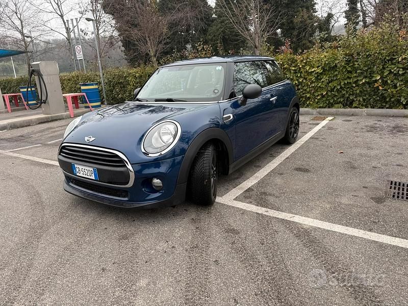 Usata Mini ONE 75 CV (55 kW) 2017 Blu Utilitaria