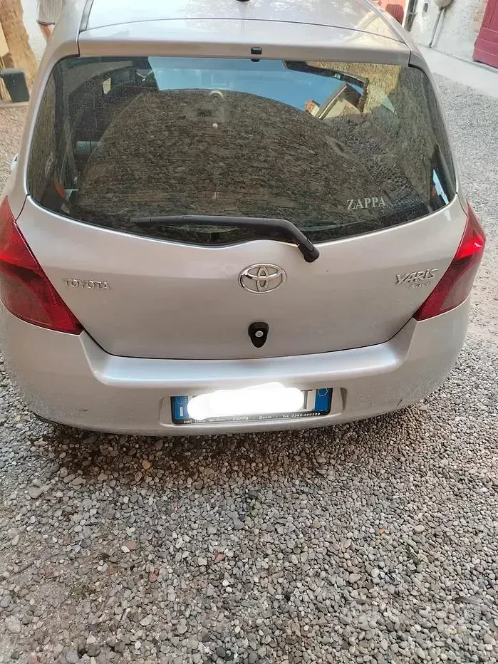Usata Toyota Yaris Sol 87 CV (63 kW) 2007 Grigio Utilitaria