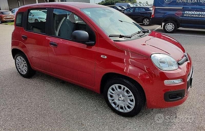 Nuova Fiat Panda 71 CV (52 kW) 2025 Rosso Berlina