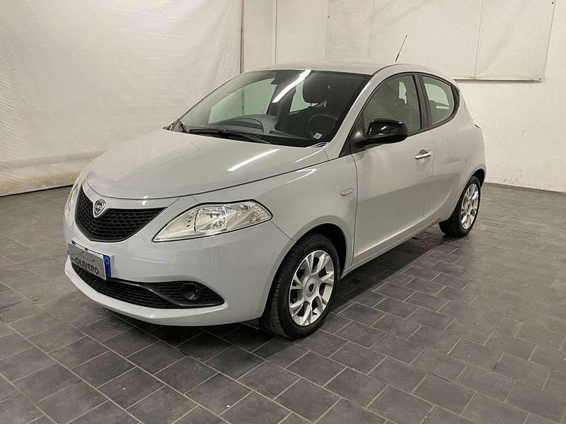 Usata Lancia Ypsilon 69 CV (50 kW) 2019 Grigio Utilitaria