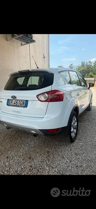 Usata Ford Kuga 140 CV (102 kW) 2013 Bianco SUV