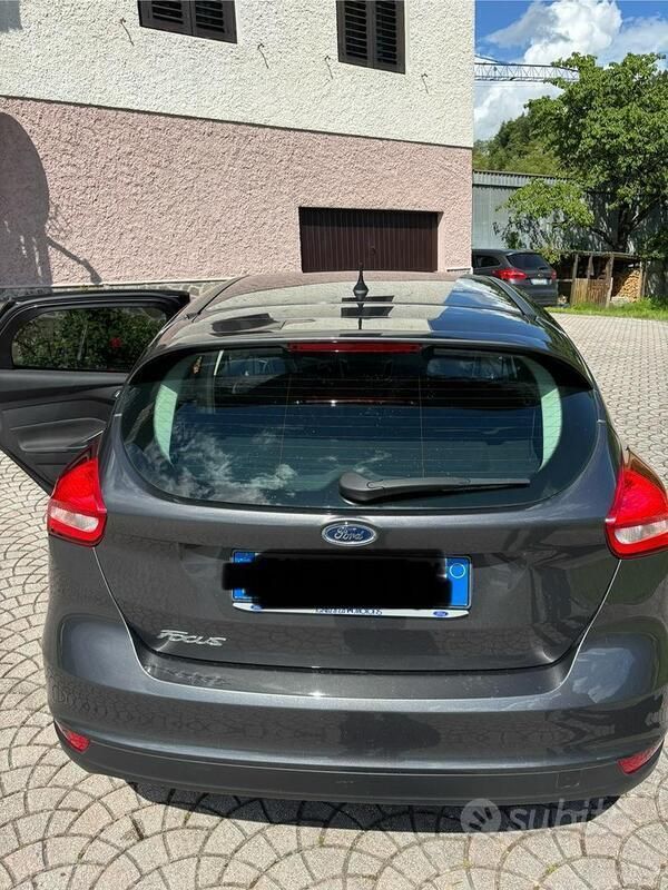 Usata Ford Focus Titanium 120 CV (88 kW) 2017 Grigio Berlina