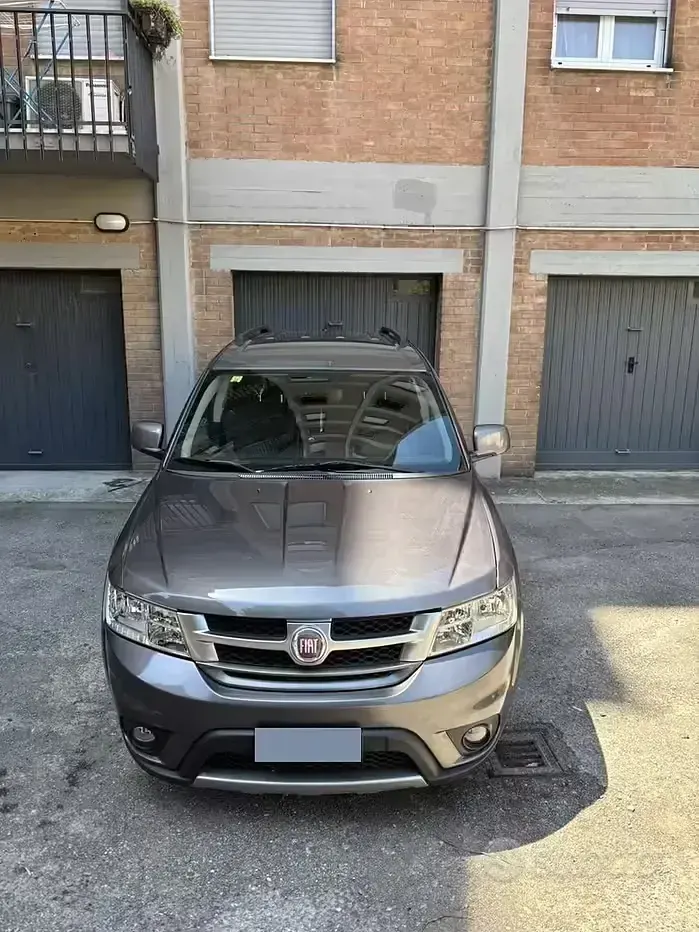 Usata Fiat Freemont 140 CV (102 kW) 2012 Grigio SUV