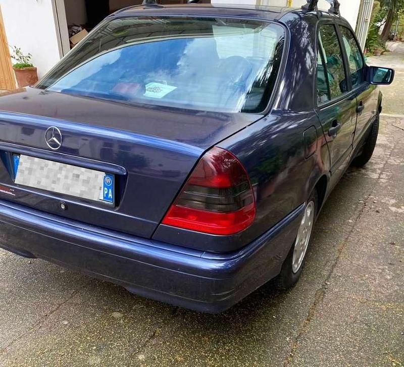Usata Mercedes C180 Classic 122 CV (89 kW) 1999 Blu/azzurro Berlina