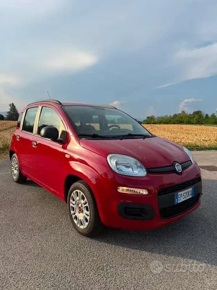 Usata Fiat Panda Lounge 85 CV (62 kW) 2013 Rosso Utilitaria