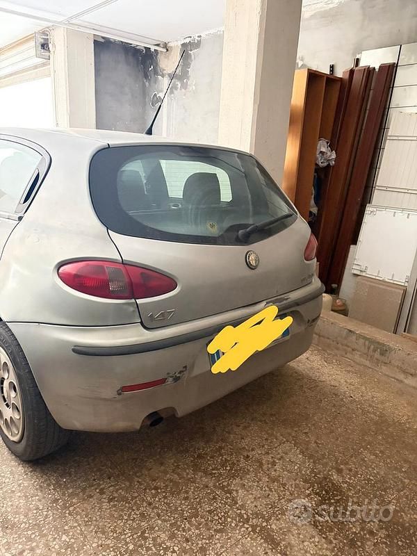 Usata Alfa Romeo 147 105 CV (77 kW) 2004 Grigio Utilitaria