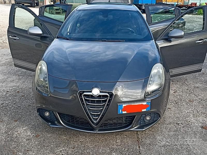 Grigio Usata 2013 Alfa Romeo Giulietta Tre volumi | 7000 € (Molto cara) - Immagine 1/4