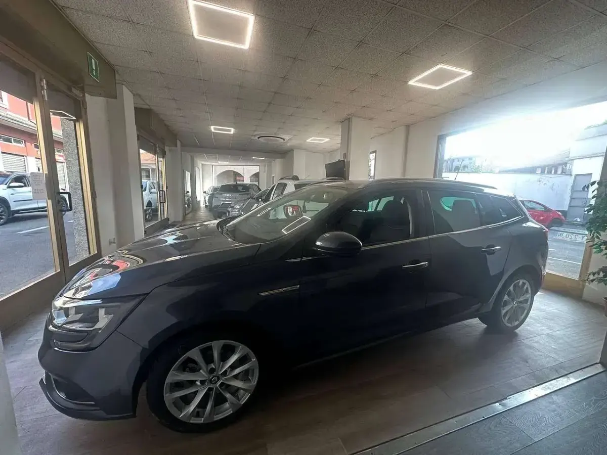 Usata Renault Mégane IV Intens 140 CV (102 kW) 2019 Grigio Station wagon