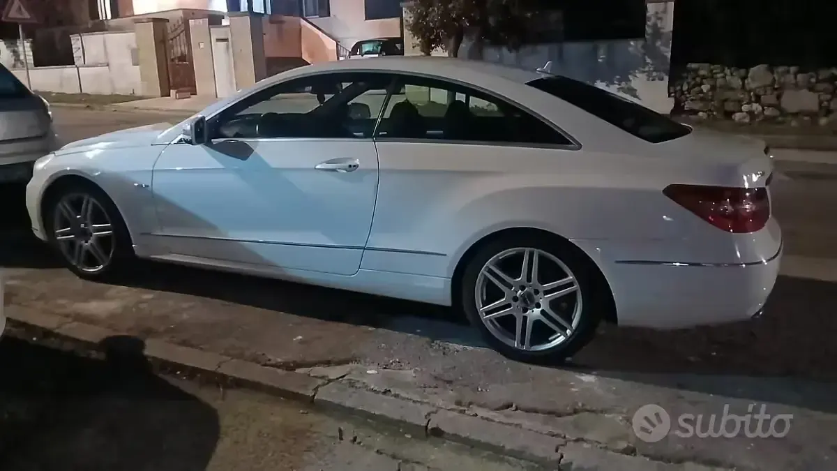 Usata Mercedes E350 265 CV (194 kW) 2012 Bianco Coupé