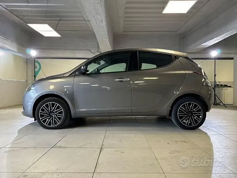 Usata Lancia Ypsilon Gold 70 CV (51 kW) 2023 Nero Utilitaria