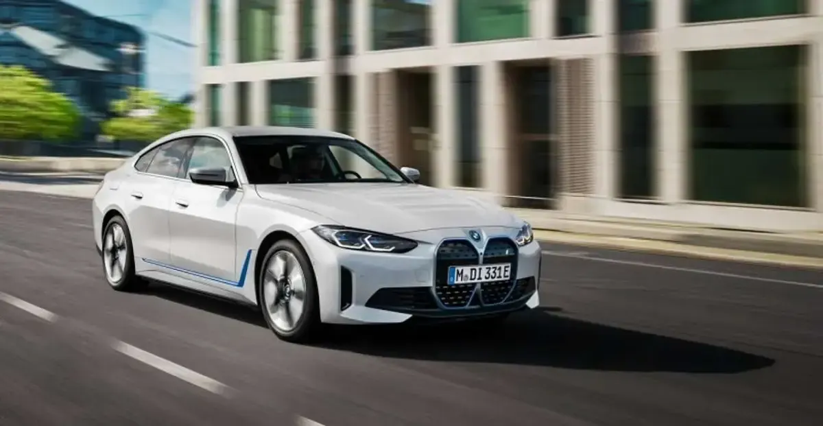 Usata BMW i4 Sport Line 105 kW (143 CV) 2024 Argento Berlina