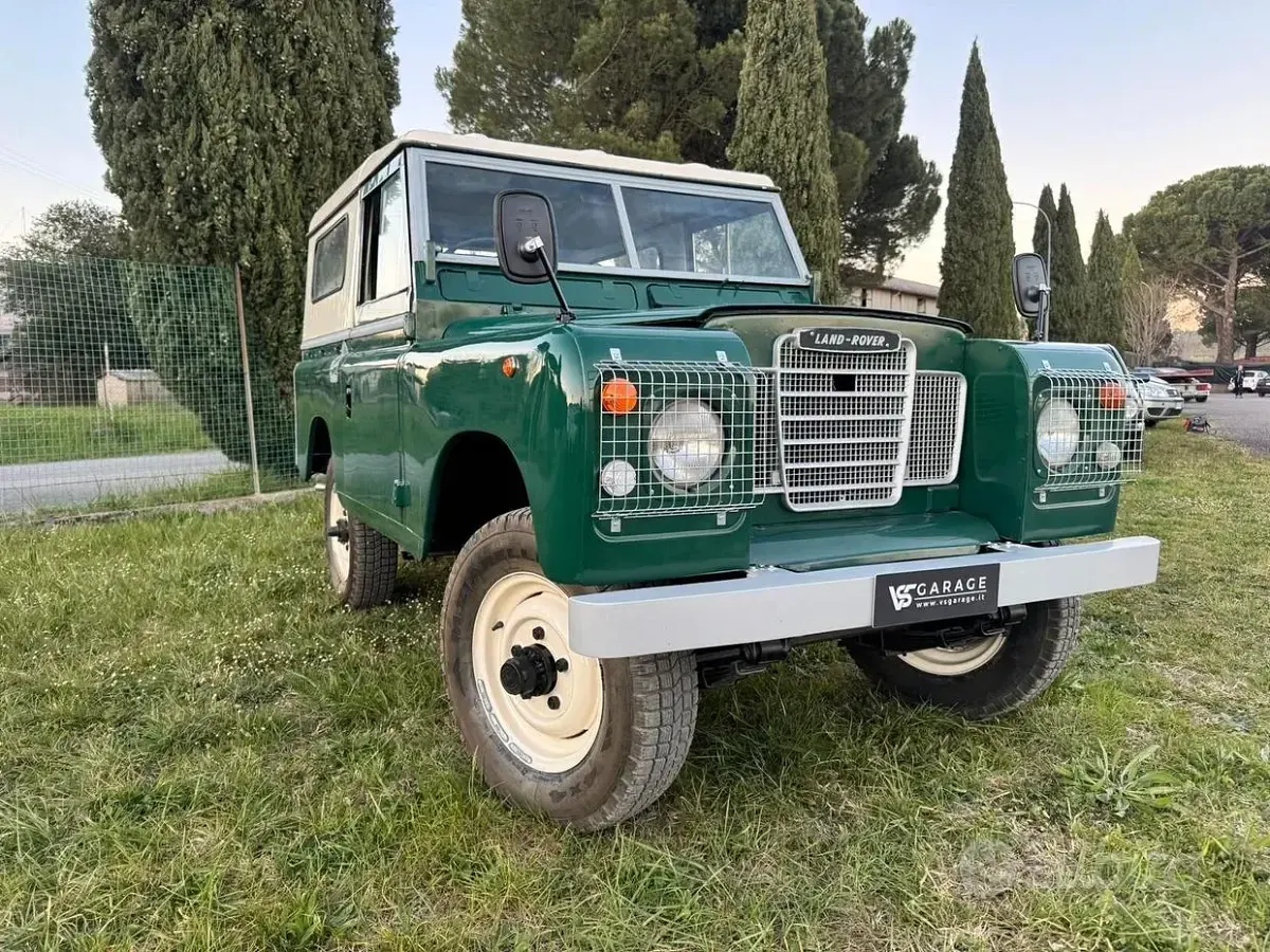 Usado Land Rover 88 62 HP (45 kW) 1970 Verde SUV