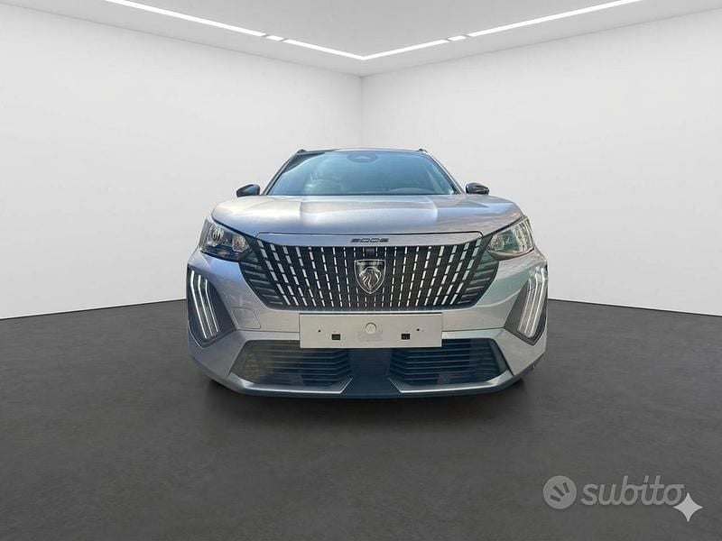 Usata Peugeot 2008 Allure+ 101 CV (74 kW) 2025 Grigio SUV