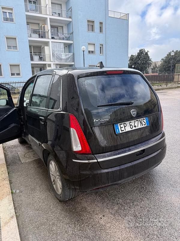 Usata Lancia Musa Gold 95 CV (69 kW) 2012 Nero Monovolume