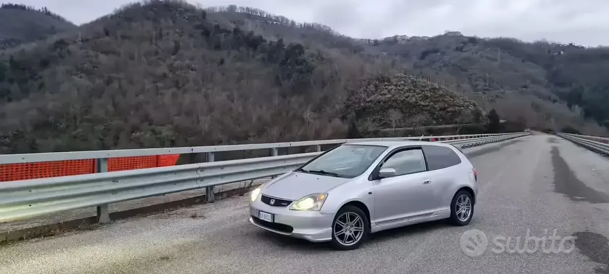 Usata Honda Civic 100 CV (73 kW) 2005 Grigio Berlina