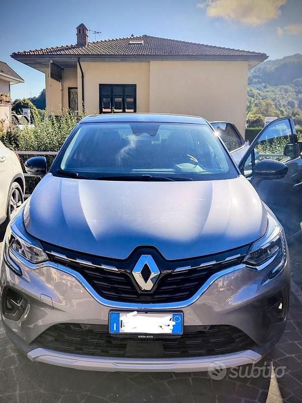 Usata Renault Captur Techno 101 CV (74 kW) 2023 Grigio SUV
