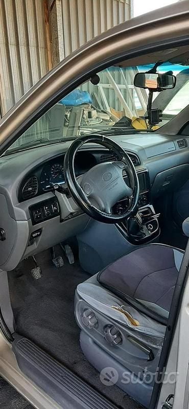 Usata Kia Carnival 2000 Grigio Monovolume