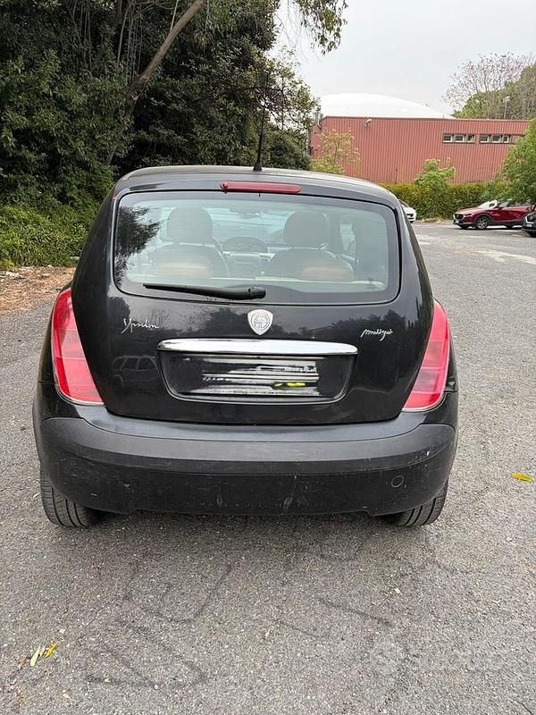 Usata Lancia Ypsilon 70 CV (51 kW) 2005 Nero Utilitaria