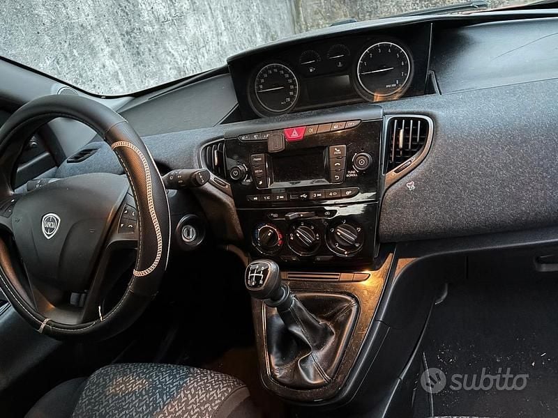 Usata Lancia Ypsilon 80 CV (58 kW) 2018 Rosso Utilitaria