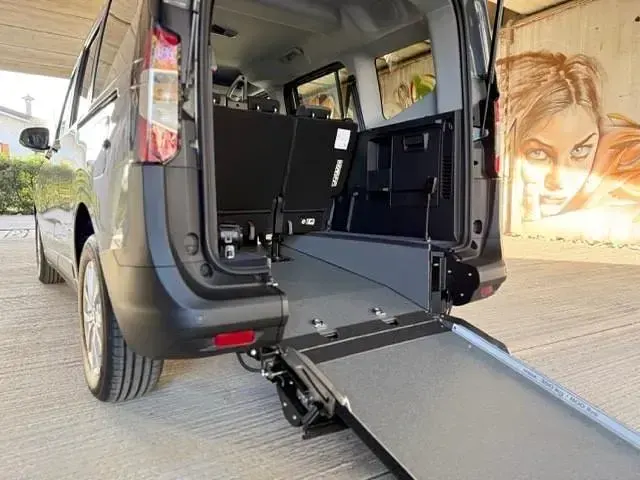 Nuova Ford Courier 100 CV (73 kW) 2026 Grigio Monovolume