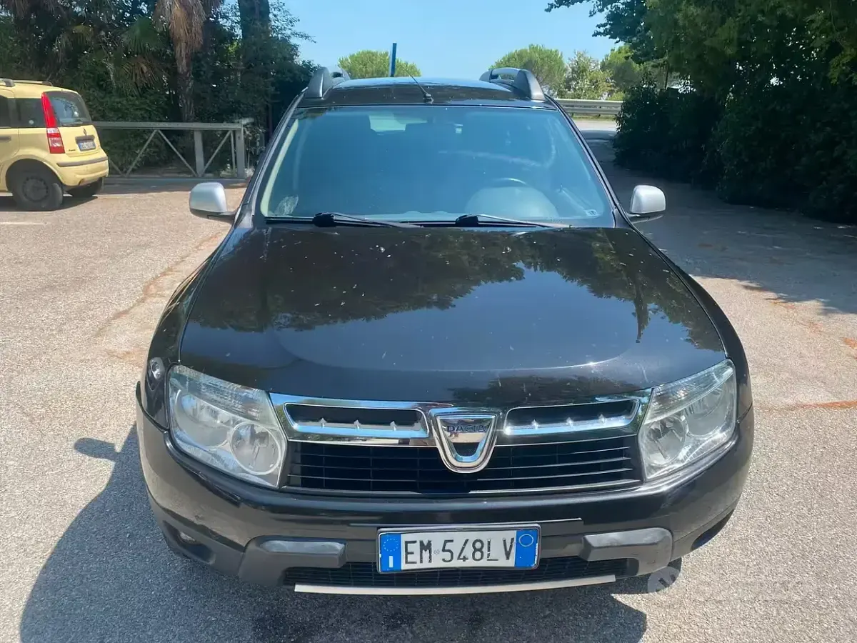 Usata Dacia Duster Lauréate 105 CV (77 kW) 2012 Nero SUV